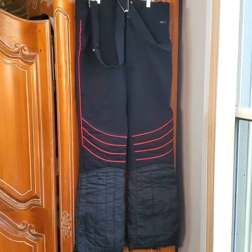 Nens snowpants with suspenders. Size 34L. By Snugler, black‎ with red trim.